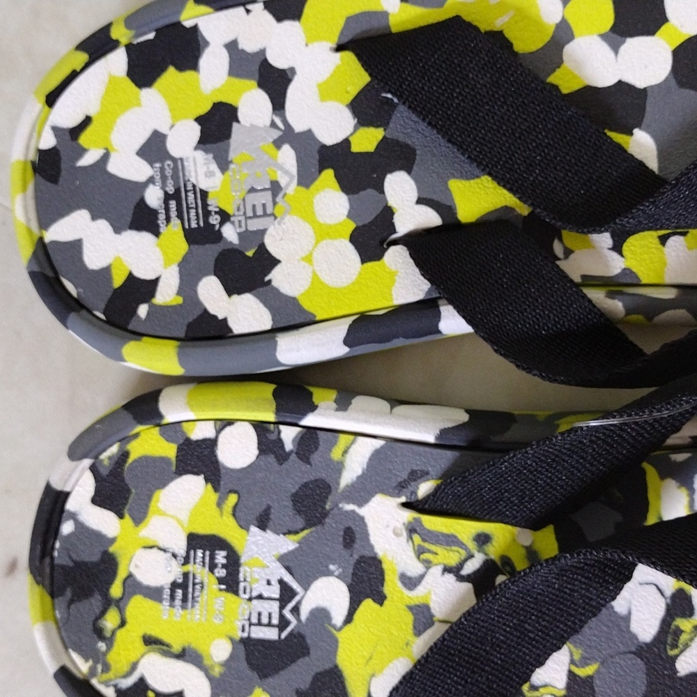 REL CO - OP flip flop sandals. - Picture 3 of 4